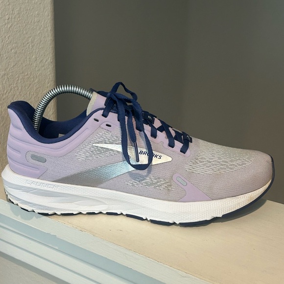 Brooks Launch 9 Shoes Athletic Running Gym Sneakers Womens Sz 9.5 Lilac Purple - Picture 2 of 12